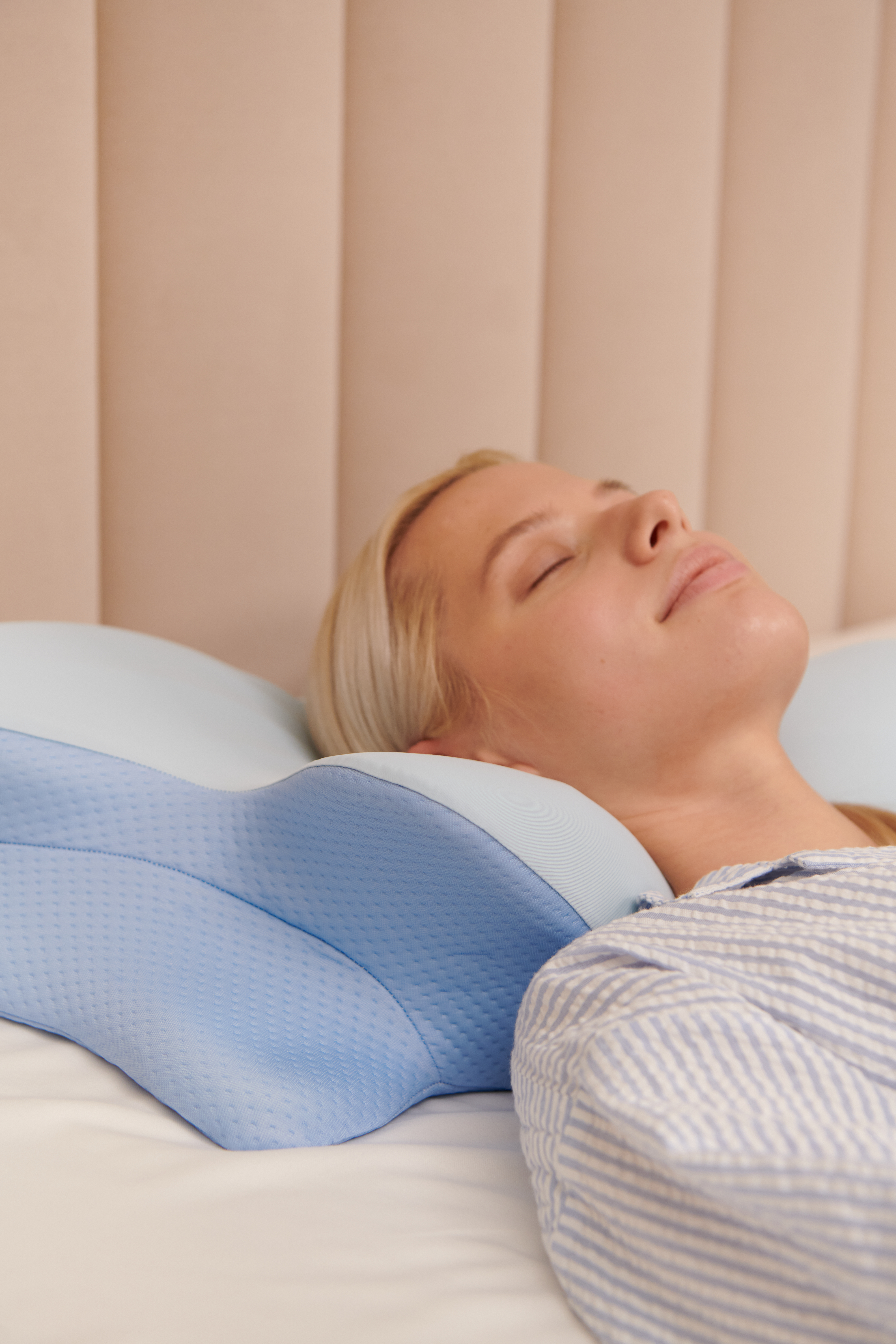 Derila Ergo pillow supporting a side sleeping position